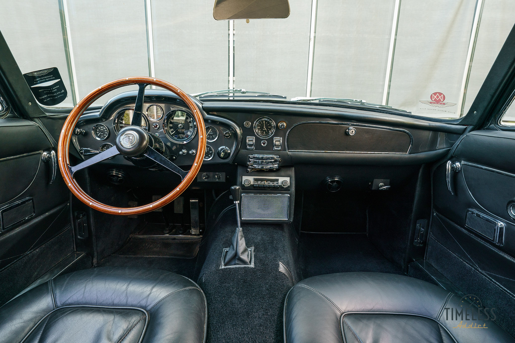 DB6_Vantage_interior-2